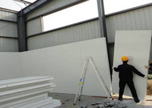 1000立方低溫食品冷庫建造施工現(xiàn)場